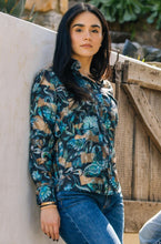 Load image into Gallery viewer, Womens Modern Fit Stretch Foil Fashion Shirt
