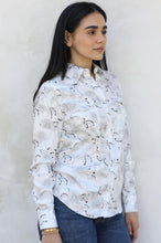 Load image into Gallery viewer, Womens Modern Fit Stretch Foil Fashion Shirt
