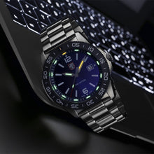 Load image into Gallery viewer, Pacific Diver, 44 mm, Dive Watch - 3123
