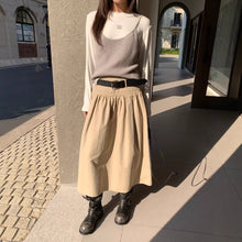 Load image into Gallery viewer, Relaxed A-Line Crushed Pleat Cotton Midi Skirt with Belt
