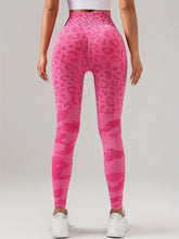 Load image into Gallery viewer, Women’s Seamless Sports Leggings
