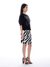Load image into Gallery viewer, Abstract Face Embroidered Puff Sleeve Top
