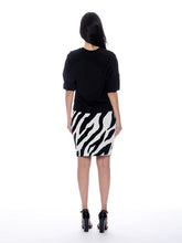 Load image into Gallery viewer, Abstract Face Embroidered Puff Sleeve Top
