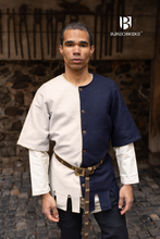 Load image into Gallery viewer, Right Side Surcoat Aleran Natural
