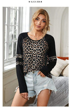 Load image into Gallery viewer, Two Tone Relaxed Sweater
