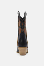 Load image into Gallery viewer, Beast Fashion Butterfly Cut : Detail Point Toe Boots
