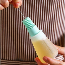 Load image into Gallery viewer, Barbecue Oil Brush Oil Dispenser with Brush High Temperature Resistant Silicone Seasoning Bottle Brush Kitchen Baking Gadgets  Barbecue Oil Brush Portable Oil Brush Temperature Resistant Silicone Oil Brush
