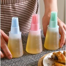 Load image into Gallery viewer, Barbecue Oil Brush Oil Dispenser with Brush High Temperature Resistant Silicone Seasoning Bottle Brush Kitchen Baking Gadgets  Barbecue Oil Brush Portable Oil Brush Temperature Resistant Silicone Oil Brush
