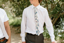 Load image into Gallery viewer, Bellevue Men's Tie
