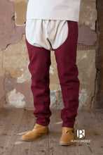 Load image into Gallery viewer, Wool Chausses Bernulf Red
