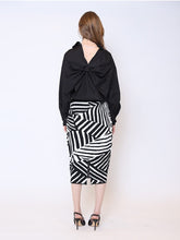 Load image into Gallery viewer, Big Bow Back Pearl Strand BTW Shoulders Top
