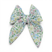 Load image into Gallery viewer, Blooming - Darling Hair Bow
