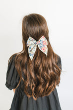 Load image into Gallery viewer, Huntsville Floral - Darling Hair Bow
