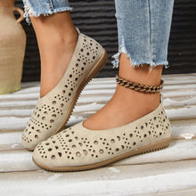 Load image into Gallery viewer, Women's Chunky Heel Wedge Pumps – Wide Size Full-Grain Leather
