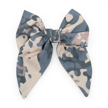 Load image into Gallery viewer, Camo - Darling Hair Bow
