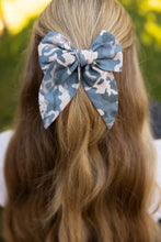 Load image into Gallery viewer, Camo - Darling Hair Bow

