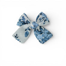 Load image into Gallery viewer, Cape Cod Floral - Petite Hair Bow

