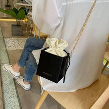 Load image into Gallery viewer, Chic Alligator Pattern Bucket Bag
