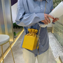 Load image into Gallery viewer, Chic Alligator Pattern Bucket Bag

