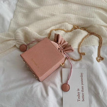 Load image into Gallery viewer, Chic Alligator Pattern Bucket Bag
