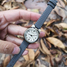 Load image into Gallery viewer, Children Retro Case Design Cute Cat Kids Watch Quartz Analog Children Watches Minimalist Dress Fashion Quartz Luxury Round Leather Strap Slim Women Watches
