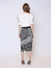 Load image into Gallery viewer, Contrast Zebra Print Back Slit Mini Knit Skirt
