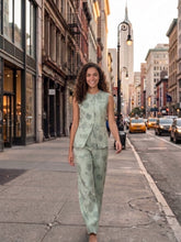 Load image into Gallery viewer, Crew neck printed vest with front button
