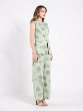 Load image into Gallery viewer, Crew neck printed vest with front button
