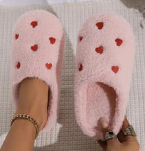 Load image into Gallery viewer, Cushy Heart Top Fluffy Slippers
