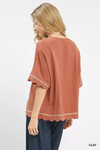 Load image into Gallery viewer, Umgee Linen Blend Scallop Trim Top

