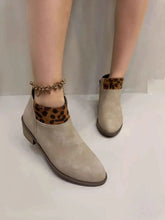 Load image into Gallery viewer, Stylish Leopard Block : Heels Boots
