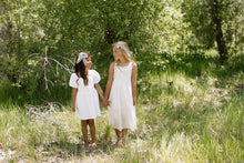 Load image into Gallery viewer, Daisy Lady Hair Bow
