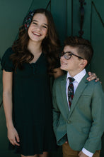 Load image into Gallery viewer, Dashing Floral Boys Tie
