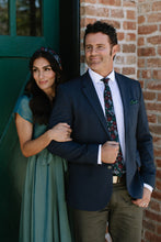 Load image into Gallery viewer, Dashing Floral Mens Tie
