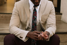 Load image into Gallery viewer, Dashing Floral Mens Tie
