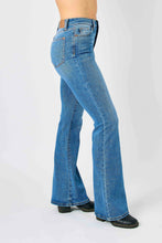Load image into Gallery viewer, Judy Blue Full Size Hw Classic Flare Jeans
