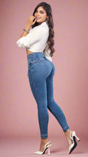Load image into Gallery viewer, Vivian 100% Authentic Colombian Push Up Jeans
