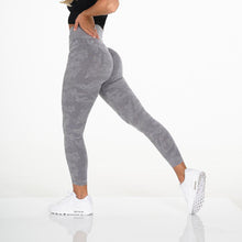 Load image into Gallery viewer, Snowflake Camouflage Seamless Yoga Pants – High Waisted Leggings
