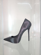 Load image into Gallery viewer, Elegant 3D-Printed High Heel Phone Holder Stand
