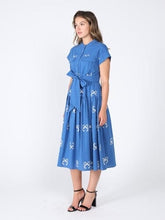 Load image into Gallery viewer, Embroideried sleeveless belt dress
