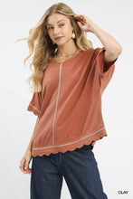 Load image into Gallery viewer, Umgee Linen Blend Scallop Trim Top
