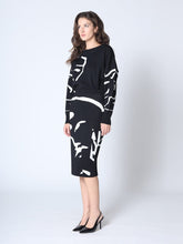 Load image into Gallery viewer, Face-Line Printing Bodycon Knit Skirt w/Back Slit
