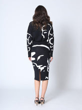 Load image into Gallery viewer, Face-Line Printing Bodycon Knit Skirt w/Back Slit
