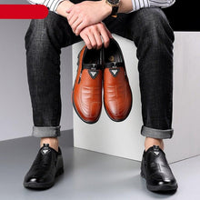 Load image into Gallery viewer, Fashion Black Men's Popular Casual Flat Shoes Outdoor Soft Soled Travel Sneakers Leather Business Non Slip Breathable Sneakers Loafers Comfort Walking Shoes For Business Work Office
