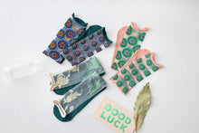 Load image into Gallery viewer, Fashion Women Socks New Spring Summer Mesh Thin Long Printed Socks Women Casual Breathable Fresh Flower Socks Korea Style Color Thin Socks For Women
