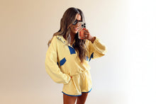 Load image into Gallery viewer, Women's Long-Sleeve Contrast Color 2-Piece Set – Top &amp; Cropped Pants
