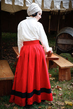 Load image into Gallery viewer, Landsknecht Skirt Flora Red/Black

