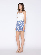 Load image into Gallery viewer, Floral Applique Denim Lace Daisy Short Pants
