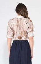 Load image into Gallery viewer, Floral Print Sheered Puff Sleeve Top
