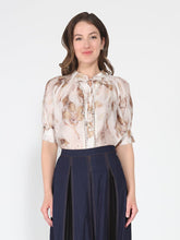 Load image into Gallery viewer, Floral Print Sheered Puff Sleeve Top
